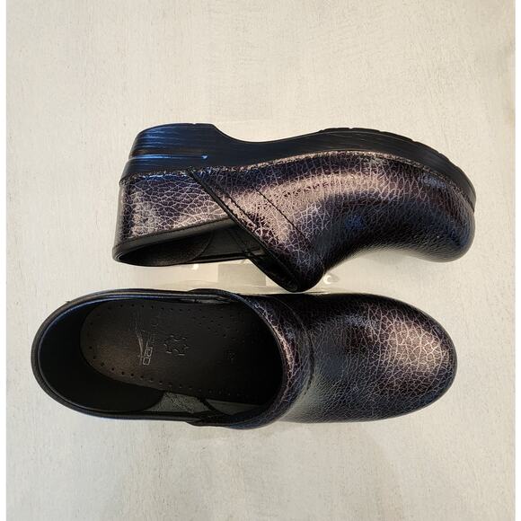 Dansko Women's Clogs Size 39 Textured Leather in Gray - Picture 2 of 8